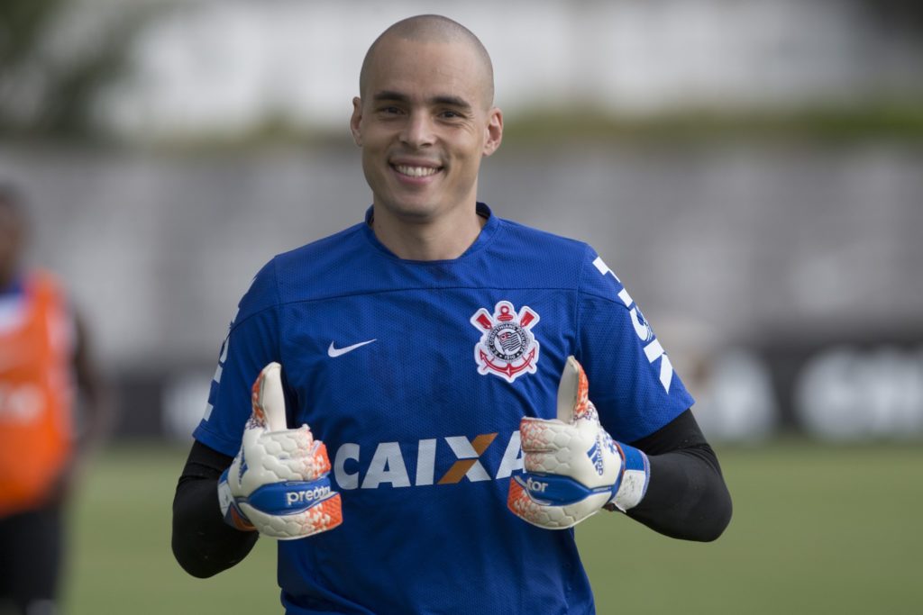 Na Justiça, Júlio César cobra R$ 360 mil 'mais gorjetas' do Corinthians -  ESPN